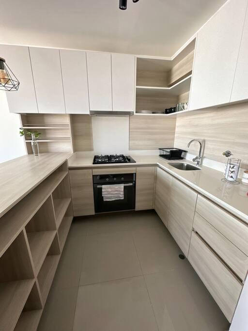 Cavero, Moderno Y Completo Departamento Apartment Lima